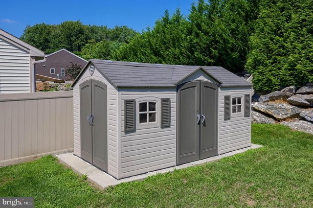 30 CHAMBERLAIN LN, Millersville, PA 17551