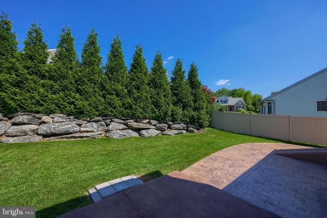 30 CHAMBERLAIN LN, Millersville, PA 17551