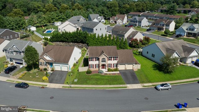30 CHAMBERLAIN LN, Millersville, PA 17551