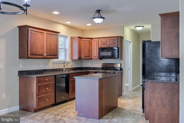 30 CHAMBERLAIN LN, Millersville, PA 17551