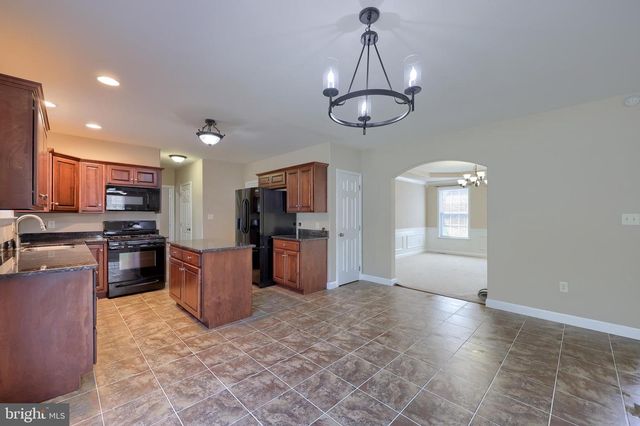 30 CHAMBERLAIN LN, Millersville, PA 17551