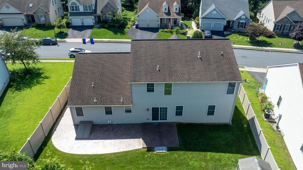 30 CHAMBERLAIN LN, Millersville, PA 17551