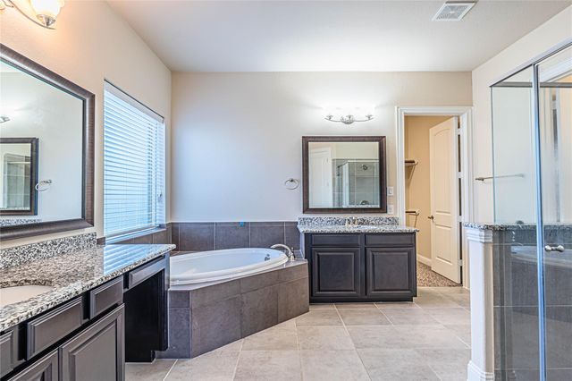 3070 Tradinghouse Creek Lane, League City, TX 77573