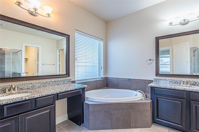 3070 Tradinghouse Creek Lane, League City, TX 77573