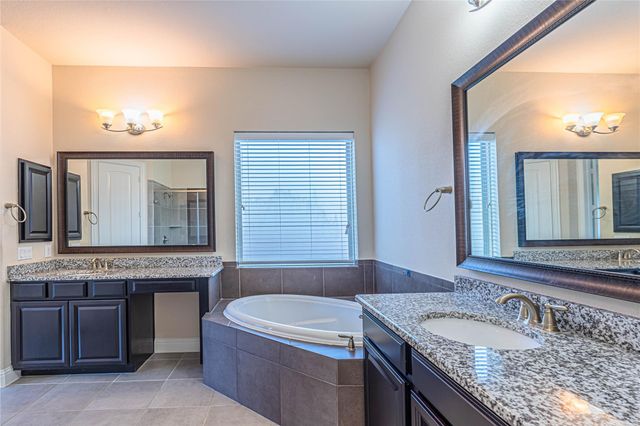 3070 Tradinghouse Creek Lane, League City, TX 77573