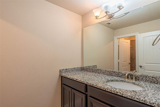 3070 Tradinghouse Creek Lane, League City, TX 77573