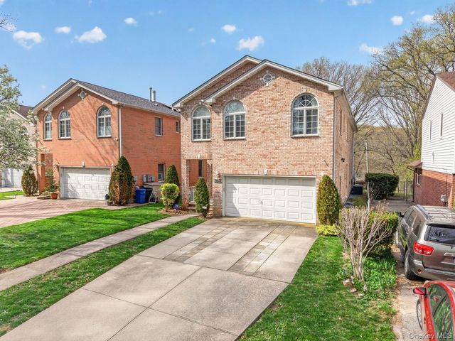 7112 242nd Street, Little Neck, NY 11362