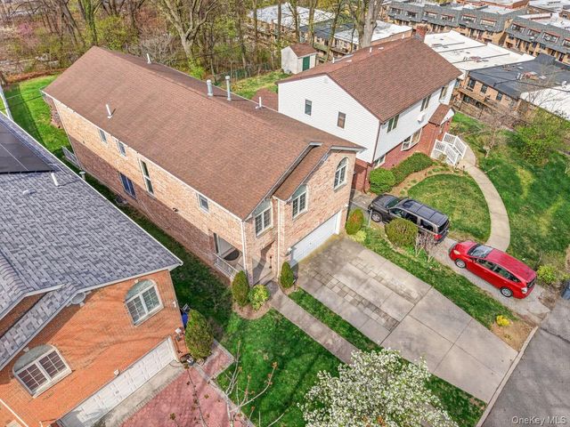 7112 242nd Street, Little Neck, NY 11362