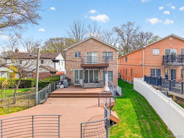 7112 242nd Street, Little Neck, NY 11362