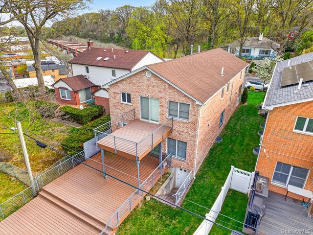 7112 242nd Street, Little Neck, NY 11362