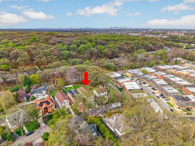 7112 242nd Street, Little Neck, NY 11362