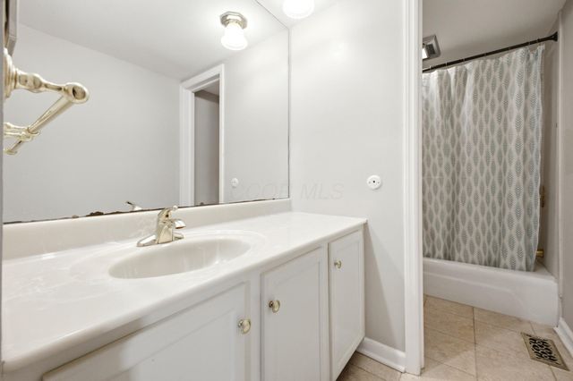 952 Chatham Lane, K, Columbus, OH 43221