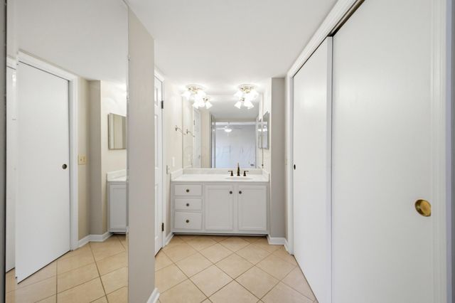 952 Chatham Lane, K, Columbus, OH 43221