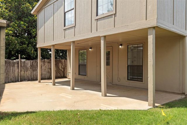 1200 W Woodlane Drive, Midwest City, OK 73110