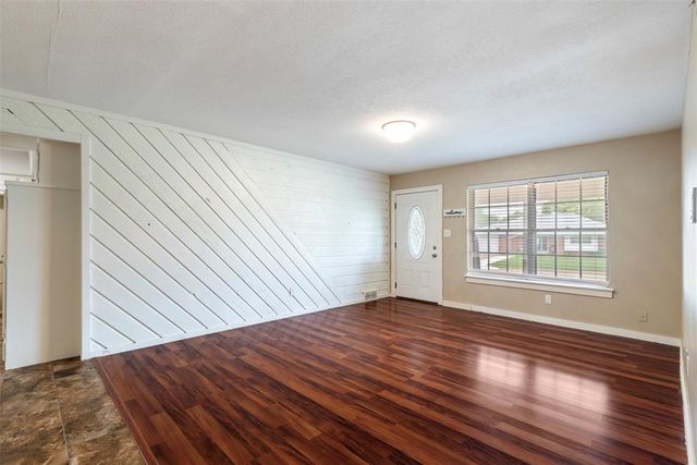 1200 W Woodlane Drive, Midwest City, OK 73110