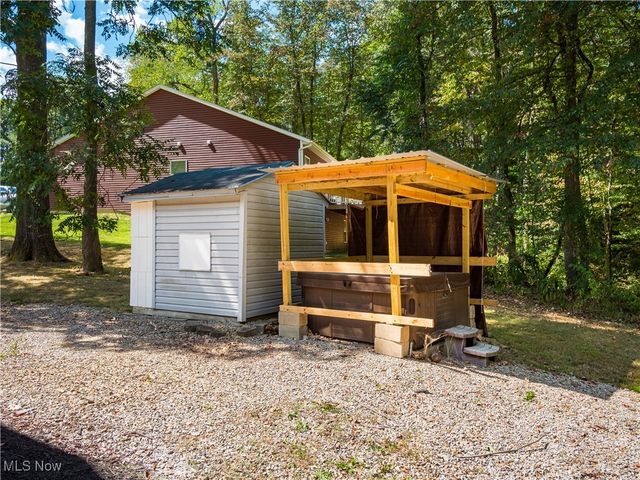 310 Trappers Hollow Road, Zanesville, OH 43701