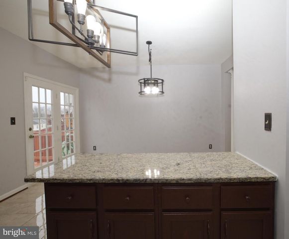 2558 GRAYTON LN, Woodbridge, VA 22191