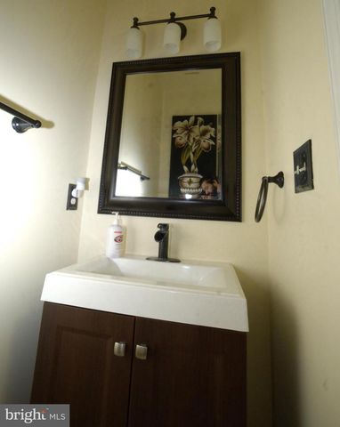 2558 GRAYTON LN, Woodbridge, VA 22191