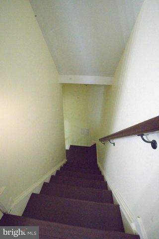 2558 GRAYTON LN, Woodbridge, VA 22191