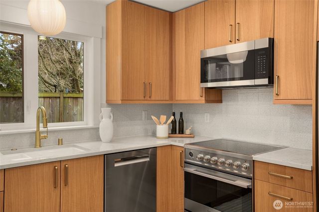 2846 35th Avenue W, Seattle, WA 98199