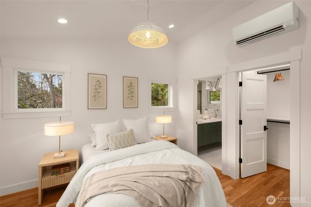 2846 35th Avenue W, Seattle, WA 98199