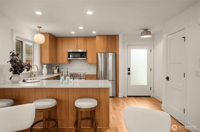 2846 35th Avenue W, Seattle, WA 98199