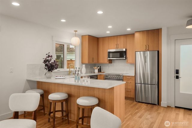 2846 35th Avenue W, Seattle, WA 98199