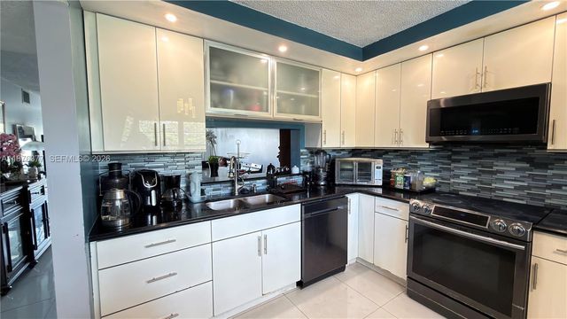 12500 SW 5th Ct 307M, Pembroke Pines, FL 33027