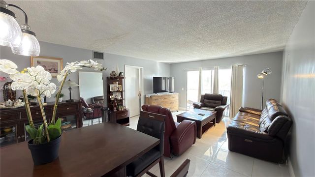 12500 SW 5th Ct 307M, Pembroke Pines, FL 33027