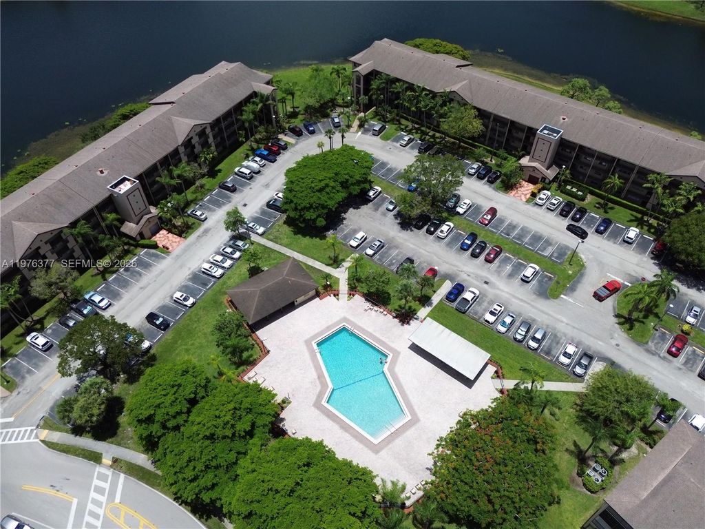 12500 SW 5th Ct 307M, Pembroke Pines, FL 33027