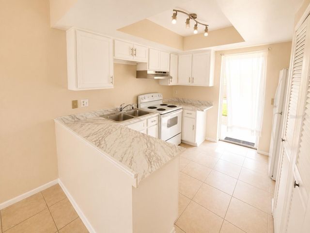 29 W COUNTRY COVE WAY 29, Kissimmee, FL 34743