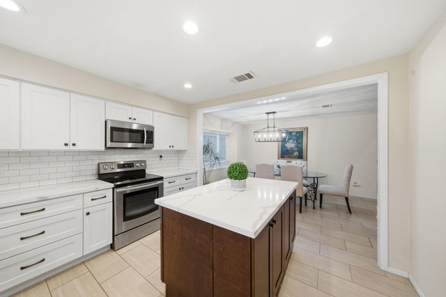 16918 Barkentine Lane, Friendswood, TX 77546