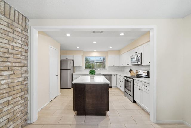 16918 Barkentine Lane, Friendswood, TX 77546