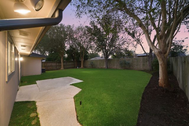 16918 Barkentine Lane, Friendswood, TX 77546