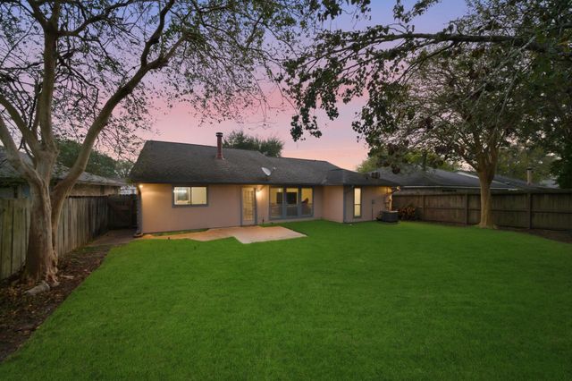 16918 Barkentine Lane, Friendswood, TX 77546