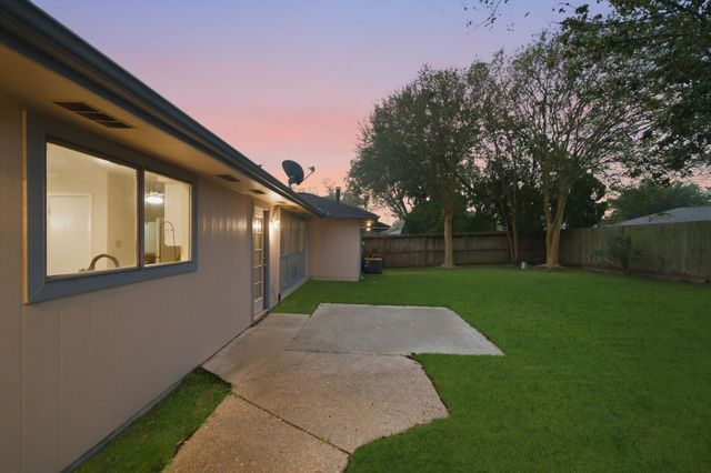 16918 Barkentine Lane, Friendswood, TX 77546