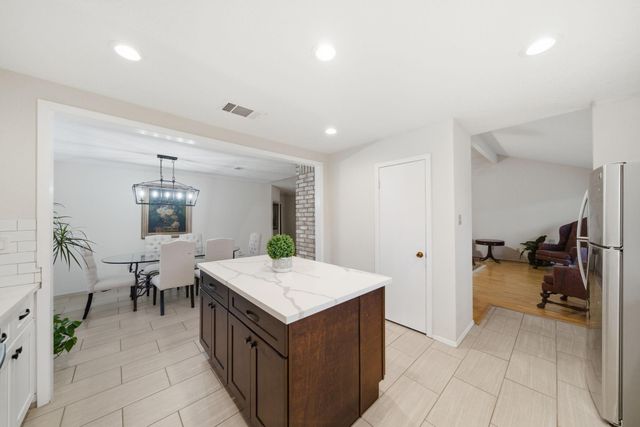 16918 Barkentine Lane, Friendswood, TX 77546