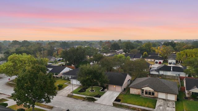 16918 Barkentine Lane, Friendswood, TX 77546