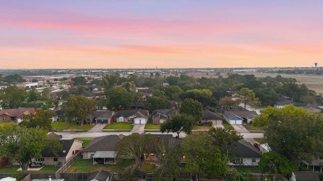 16918 Barkentine Lane, Friendswood, TX 77546