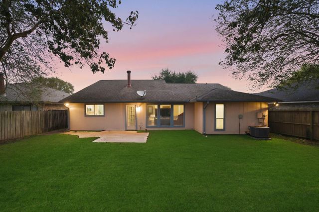 16918 Barkentine Lane, Friendswood, TX 77546