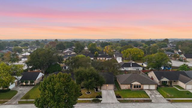 16918 Barkentine Lane, Friendswood, TX 77546
