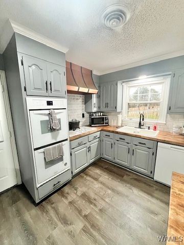 688 County Road 67, Moundville, AL 35474