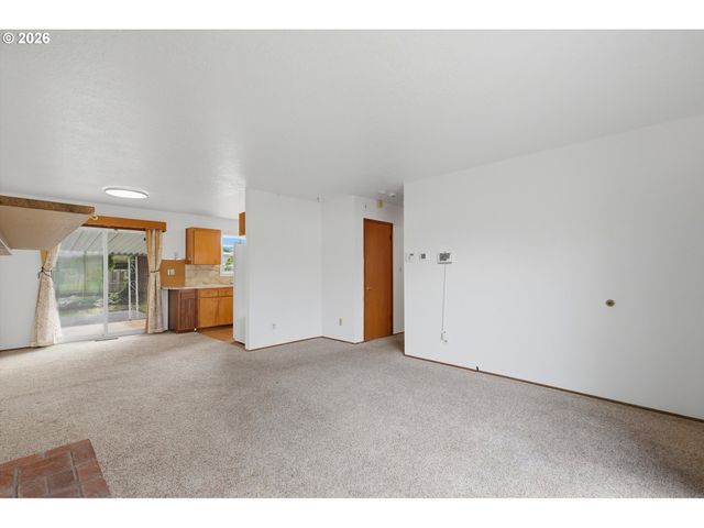 16706 Se ANKENY St, Portland, OR 97233