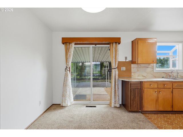 16706 Se ANKENY St, Portland, OR 97233