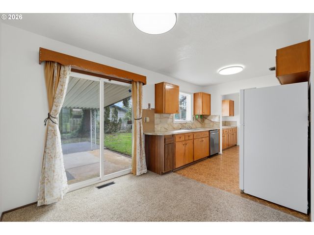 16706 Se ANKENY St, Portland, OR 97233