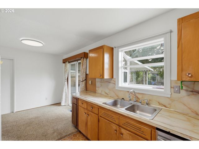 16706 Se ANKENY St, Portland, OR 97233