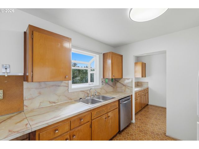 16706 Se ANKENY St, Portland, OR 97233