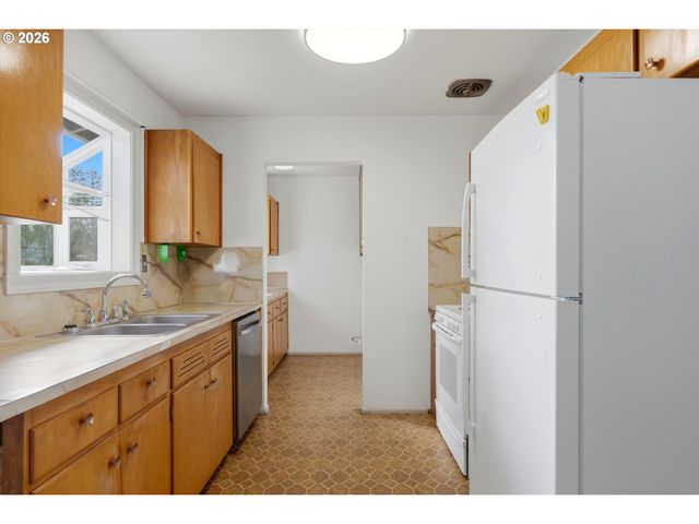 16706 Se ANKENY St, Portland, OR 97233