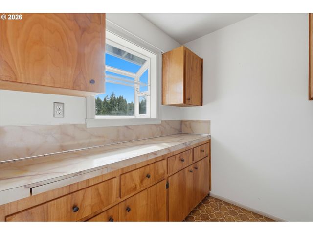 16706 Se ANKENY St, Portland, OR 97233