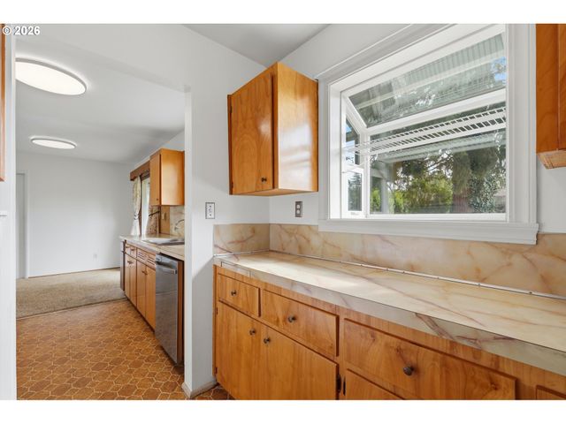 16706 Se ANKENY St, Portland, OR 97233